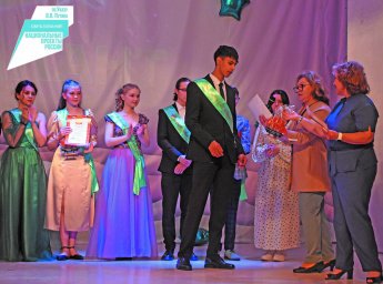В добрый путь, выпускники!